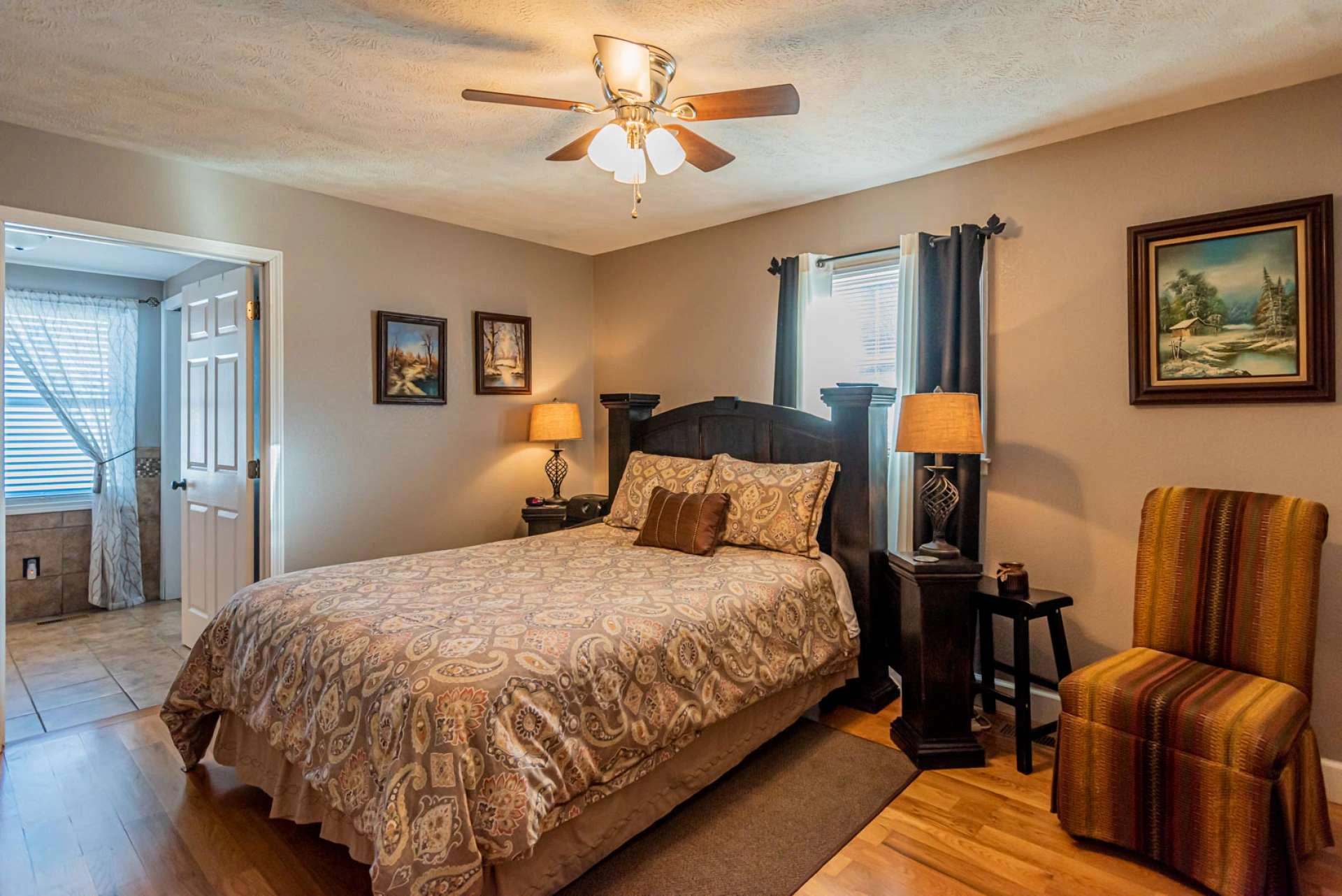 Image number 2 for the current listing