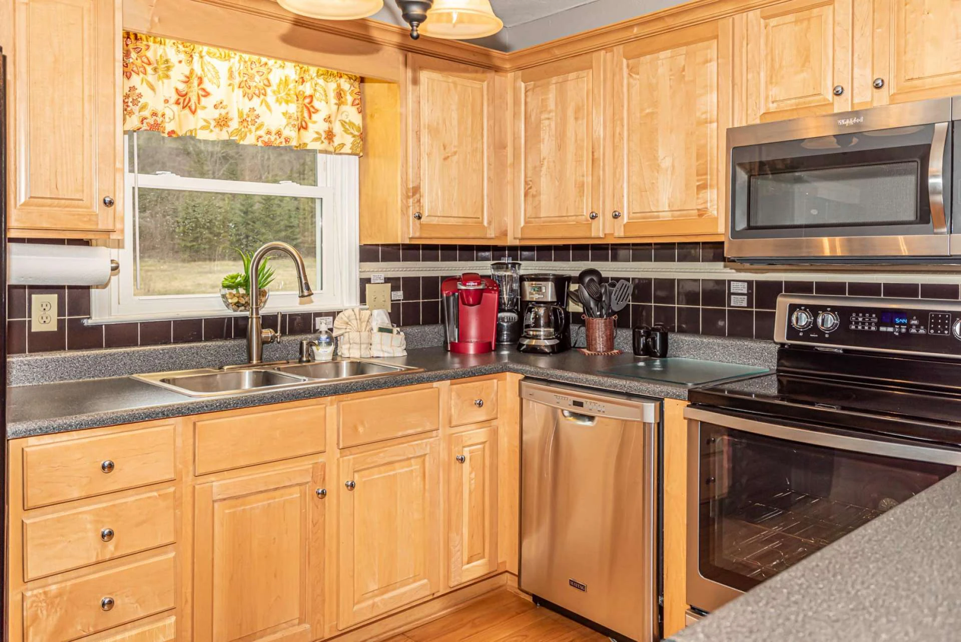 Image number 11 for the current listing