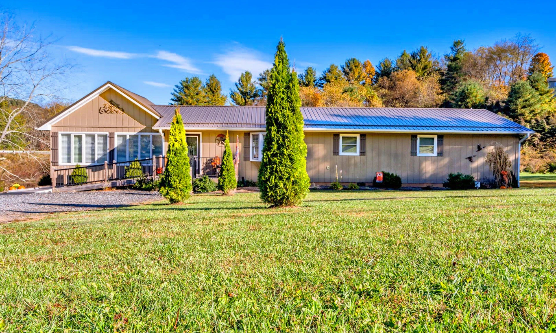 Image number 1 for the current listing
