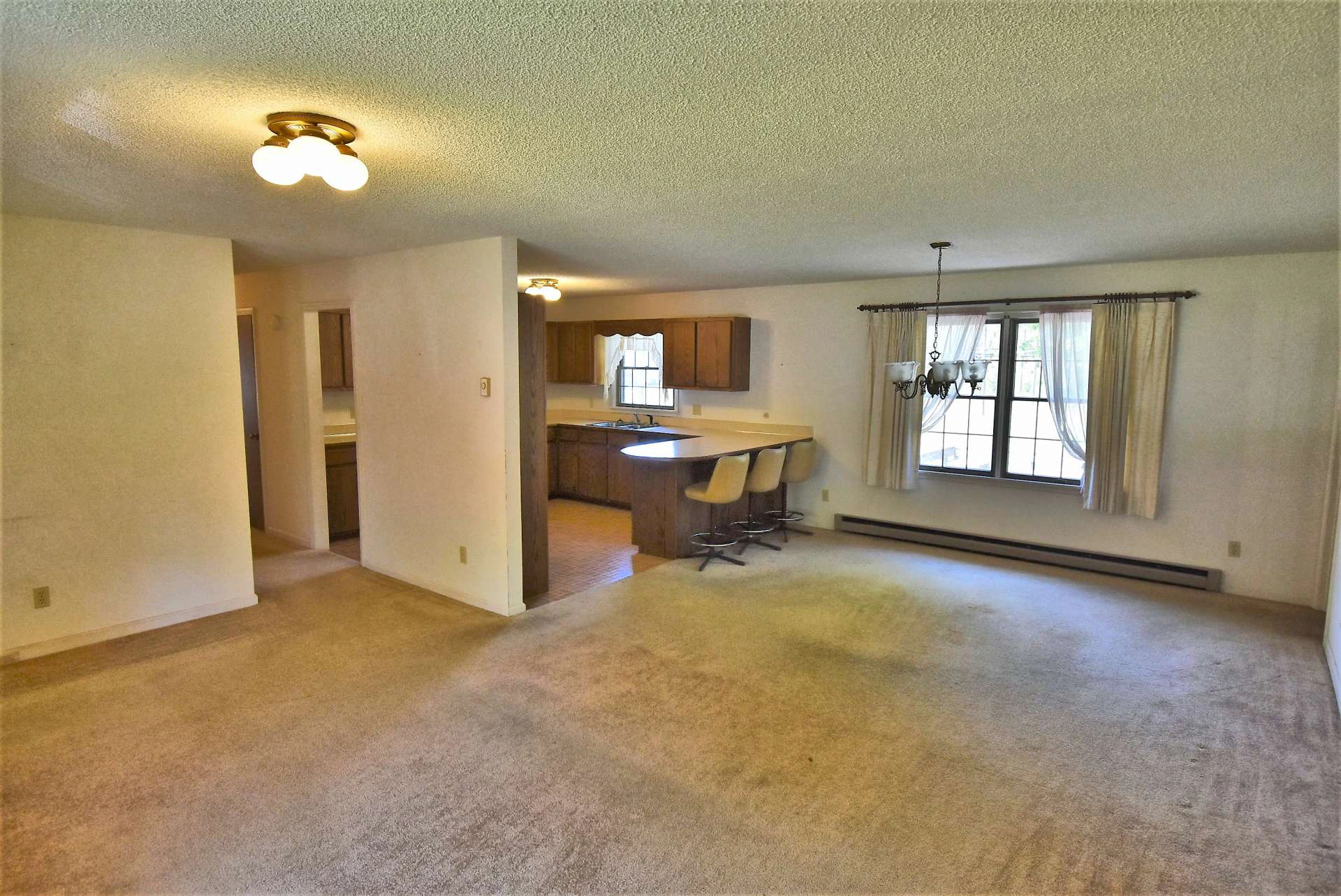 Image number 5 for the current listing
