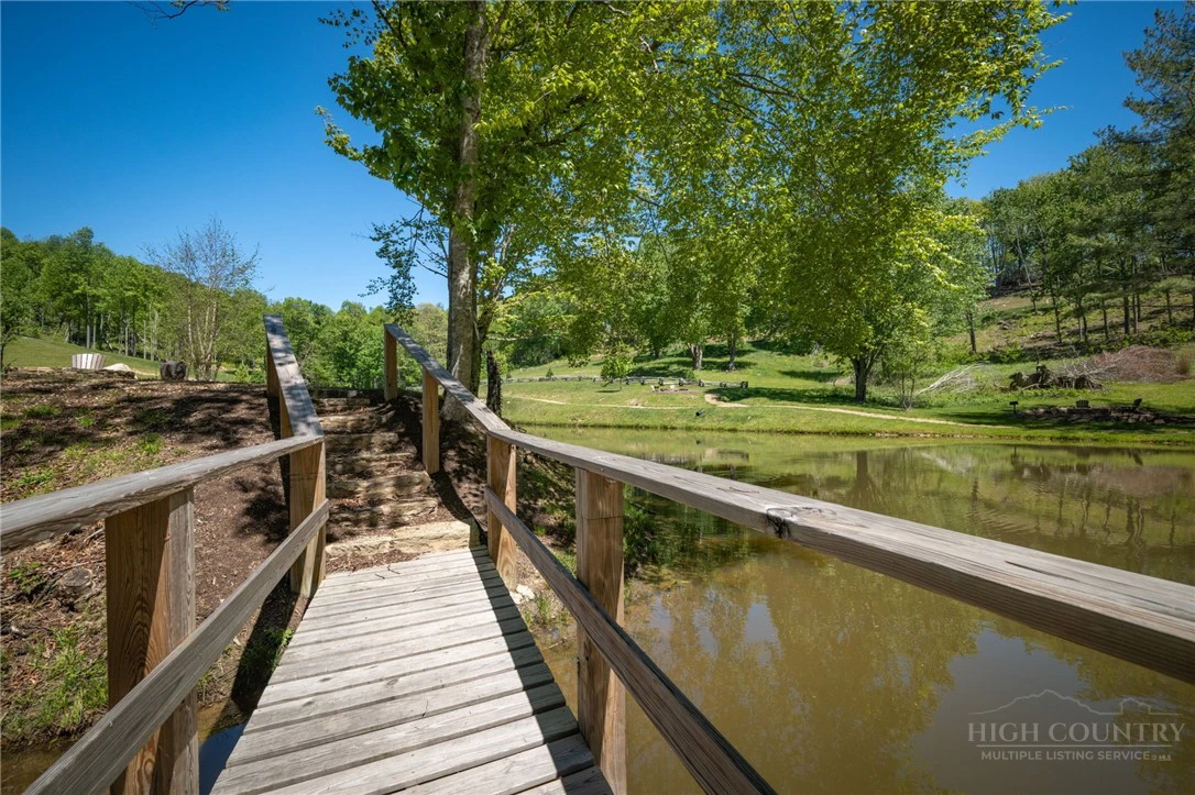 Image number 19 for the current listing