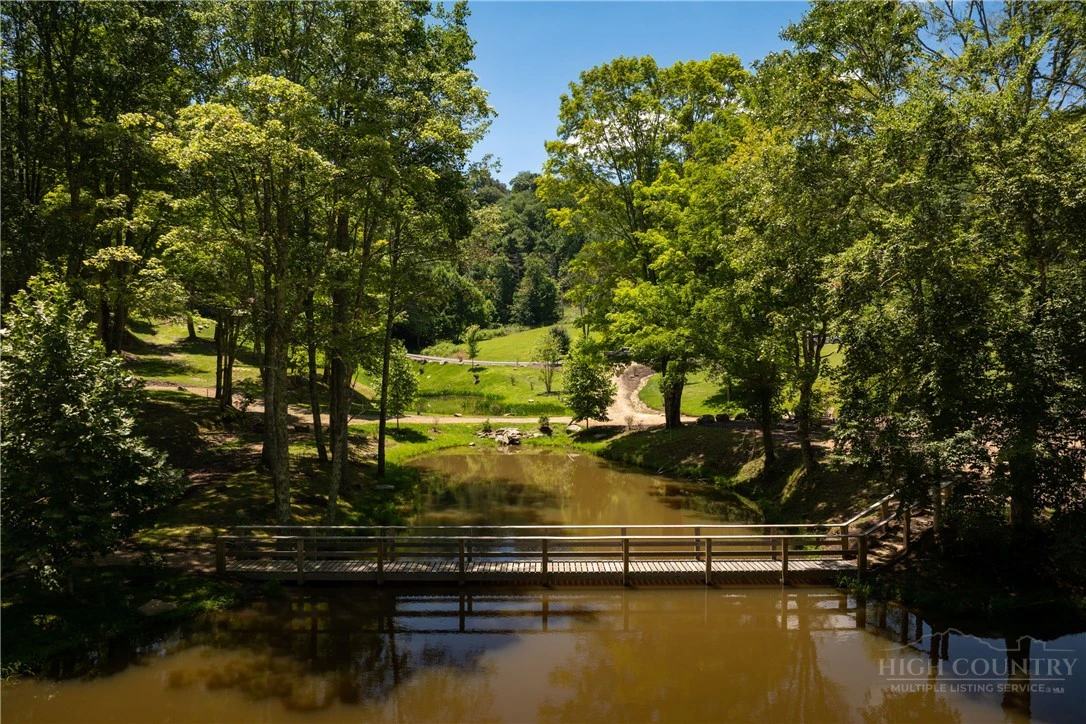 Image number 20 for the current listing